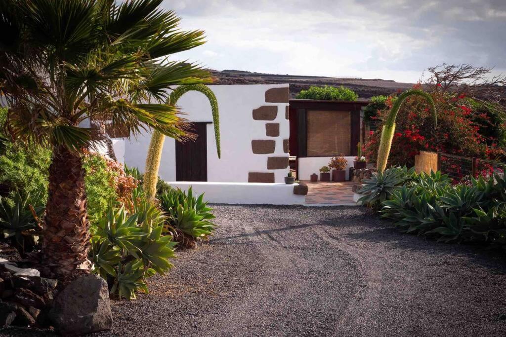 The Sea View Cottage Tías Eksteriør billede